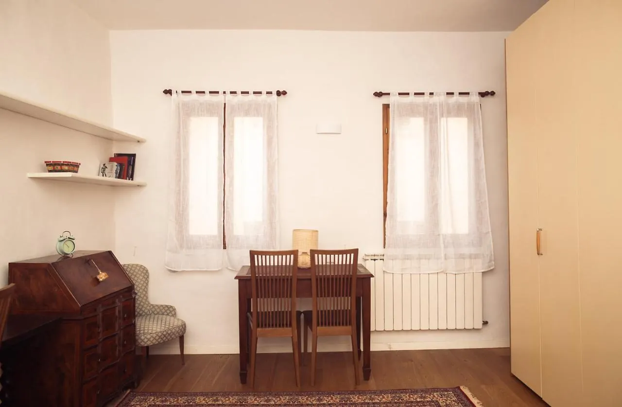 Vintage Apartments In The Heart Of Florence Italy