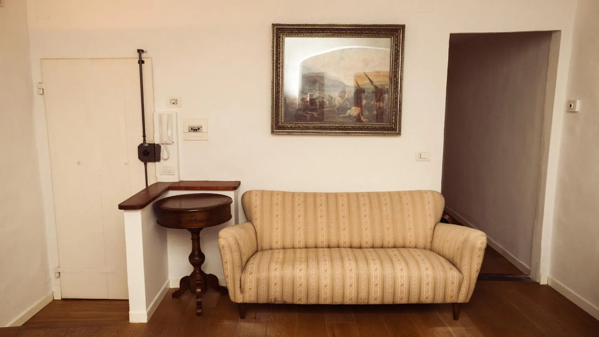 Vintage Apartments In The Heart Of Florence